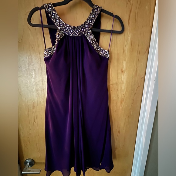 Size 6 - Picture 1 of 4